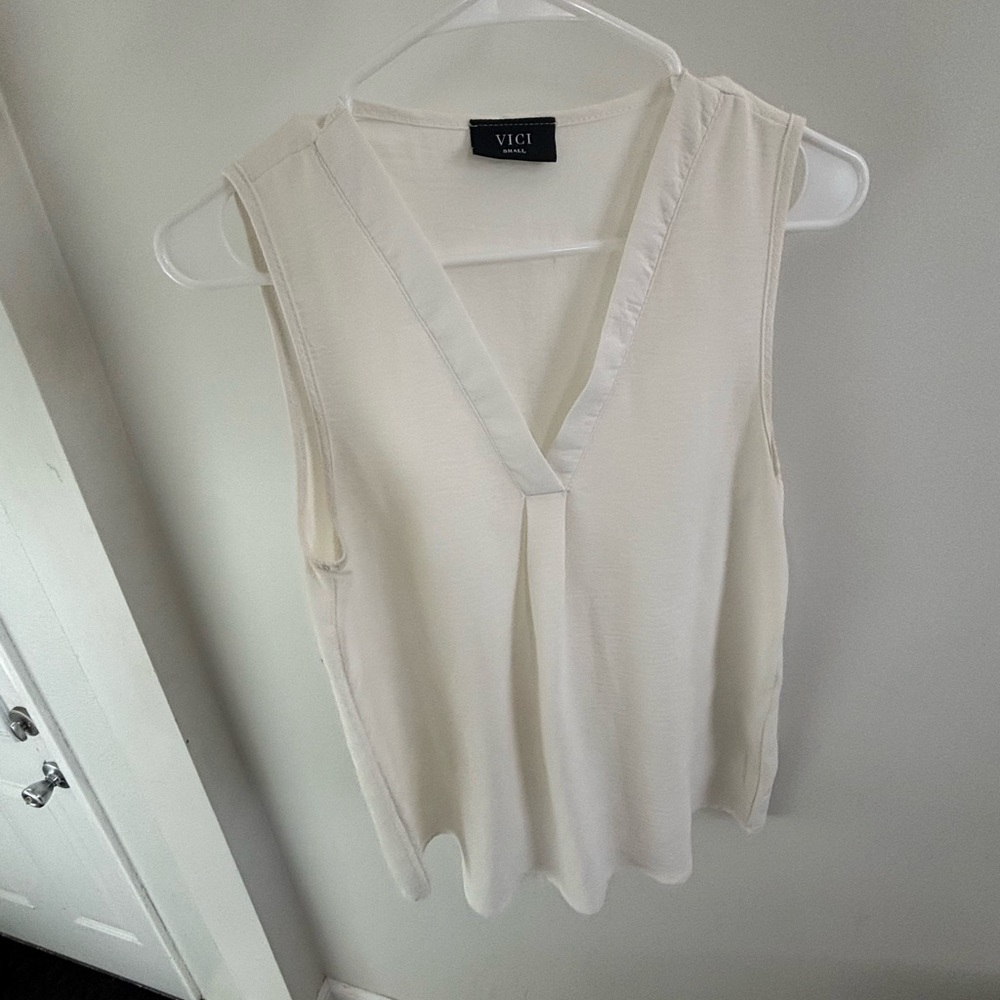 Women’s Sleeveless Blouse - Picture 6 of 7